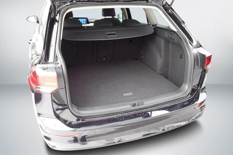 Gebraucht VW Golf VIII Comfortline 116 PS (85 kW) 2022 Deep black perleffekt (metallic) Kombi