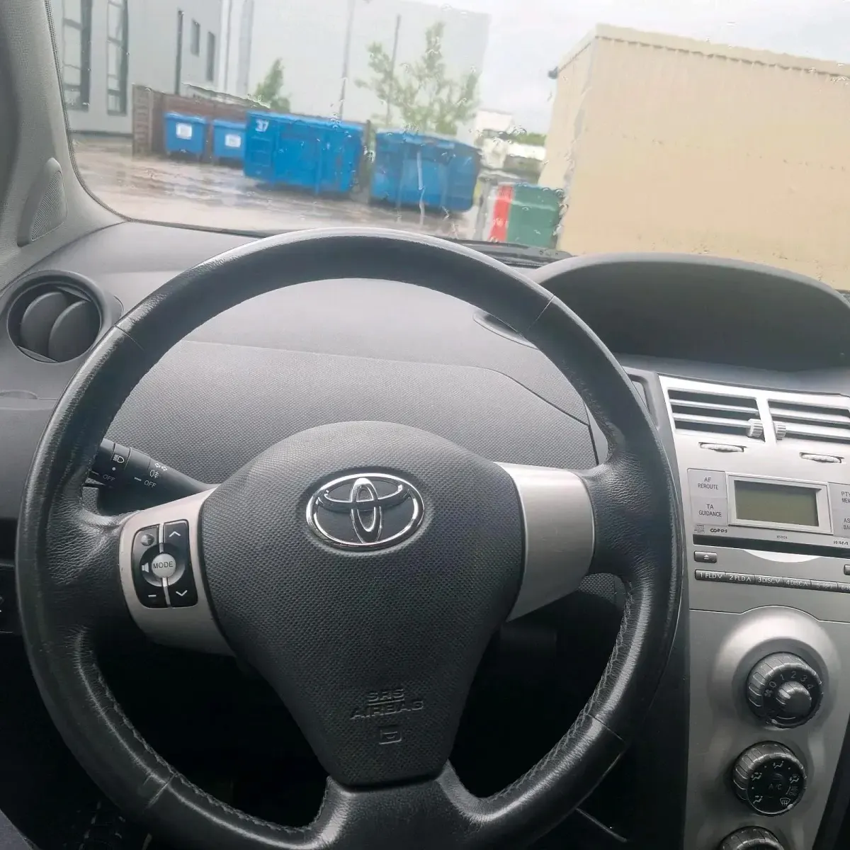 Gebraucht Toyota Yaris 87 PS (63 kW) 2007 Schwarz Kleinwagen