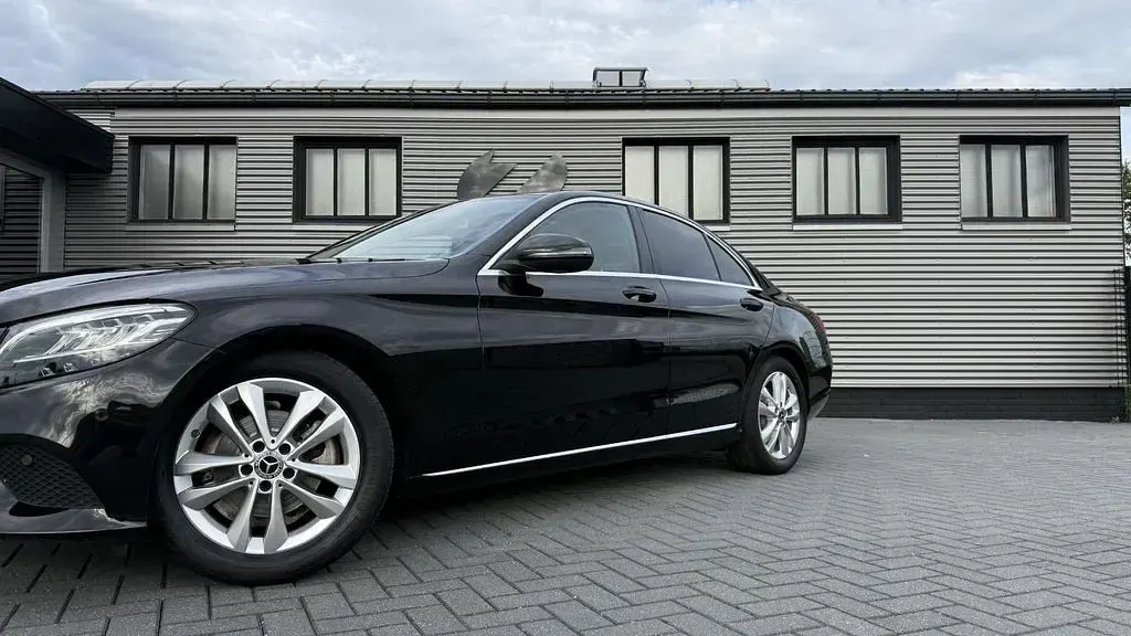 Gebraucht Mercedes C180 Business 156 PS (114 kW) 2018 Schwarz Limousine
