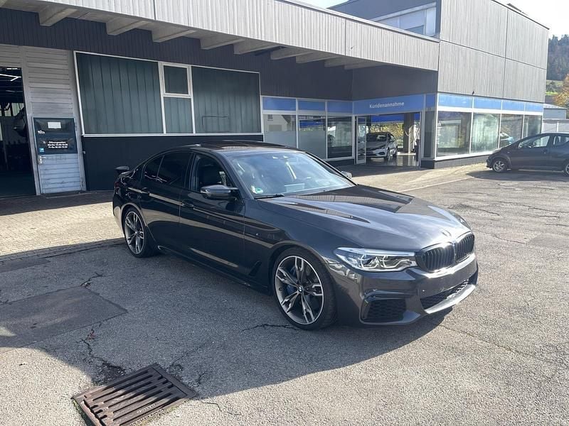 Grau Gebraucht 2017 BMW M550 M Performance Limousine | 43.500 € (Teuer) - Bild 1/4