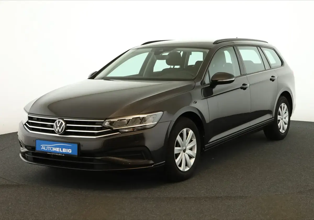 Gebraucht VW Passat 150 PS (110 kW) 2022 Mangangrau metallic Kombi
