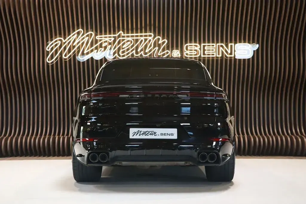 Gebraucht Porsche Cayenne Turbo E-Hybrid 740 PS (544 kW) 2024 Schwarz SUV