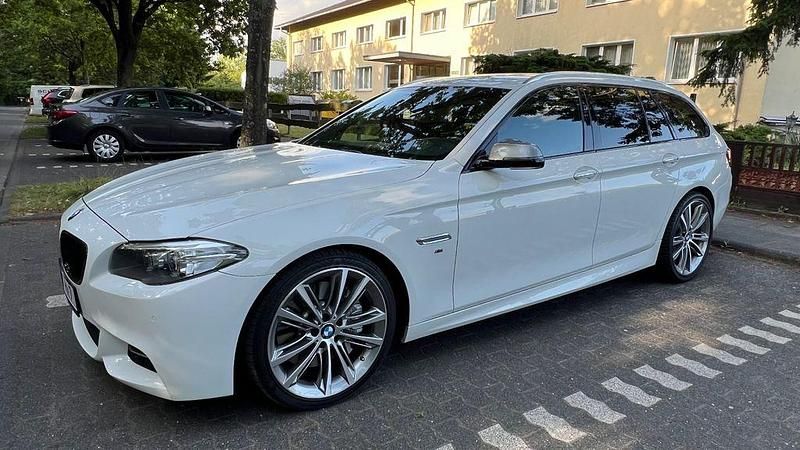 Weiß Gebraucht 2014 BMW M550 Sport Line Limousine | 24.390 € (Etwas zu teuer) - Bild 1/4