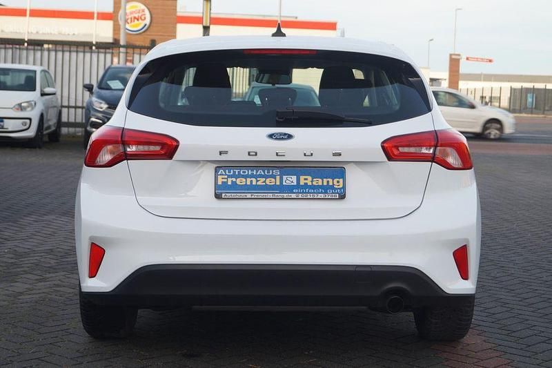 Gebraucht Ford Focus 101 PS (74 kW) 2020 Weiß Limousine
