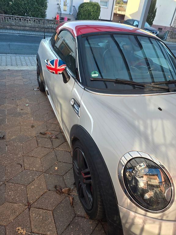 Weiß Gebraucht 2011 Mini John Cooper Works Kleinwagen | 17.400 € (Teuer) - Bild 1/4