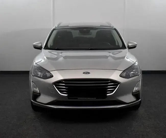 Używany Ford Focus Titanium 120 KM (88 kW) 2021 Srebrny Sedan/Limuzyna