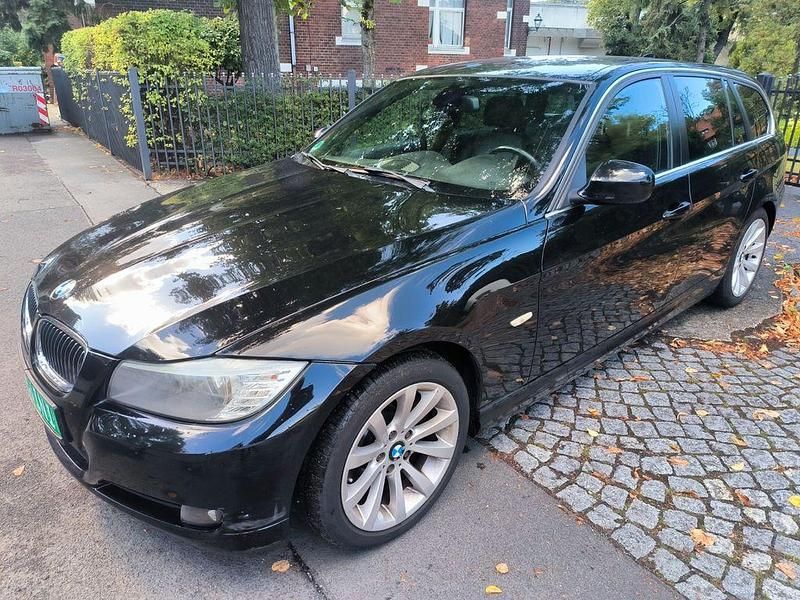 Gebraucht BMW 330 245 PS (180 kW) 2011 Schwarz Kombi