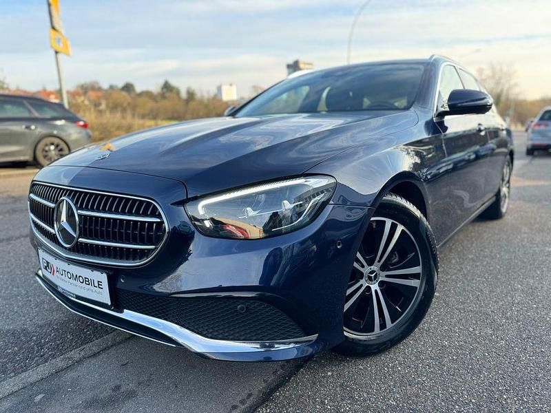 Blau Gebraucht 2022 Mercedes E220 Avantgarde Kombi | 24.999 € (Superpreis) - Bild 1/4