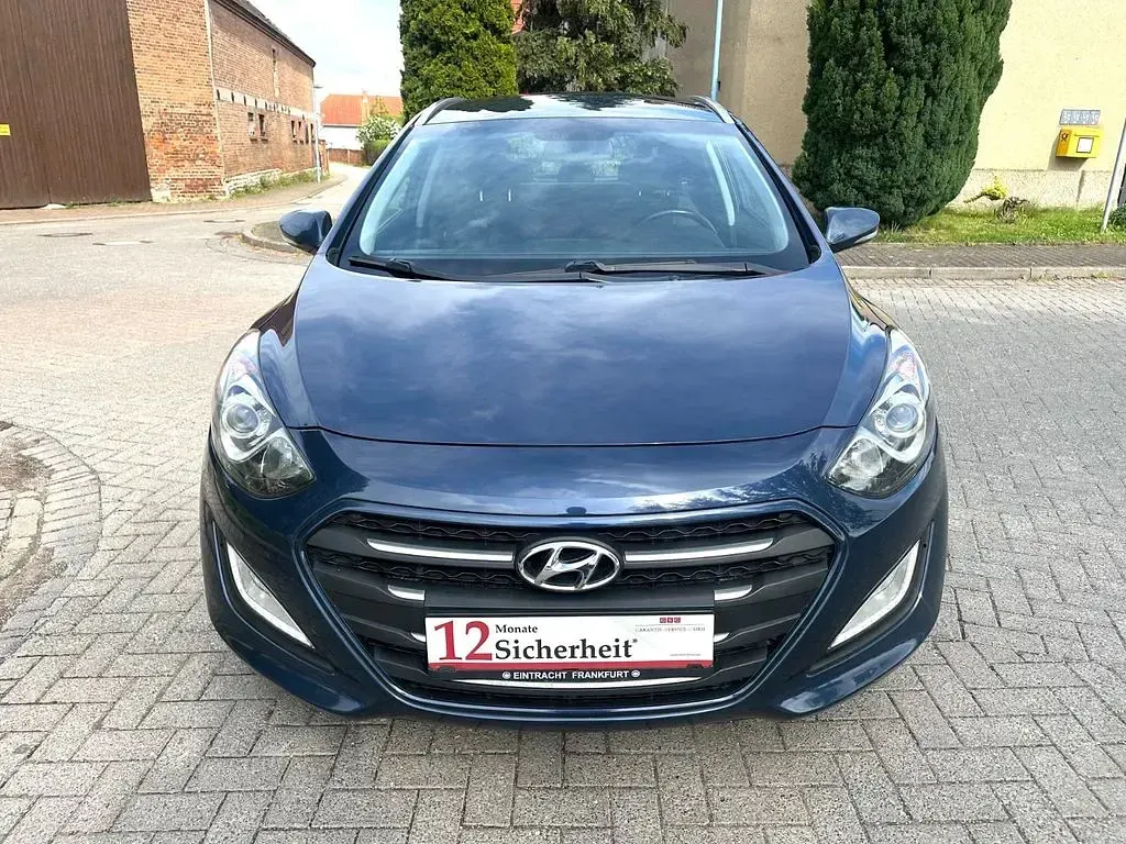 Gebraucht Hyundai i30 Style 110 PS (80 kW) 2016 Stargazing blue / mic Kombi
