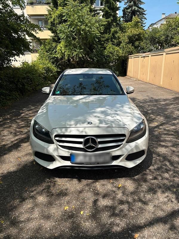 Weiß Gebraucht 2015 Mercedes C220 Limousine | 14.000 € (Guter Preis) - Bild 1/4