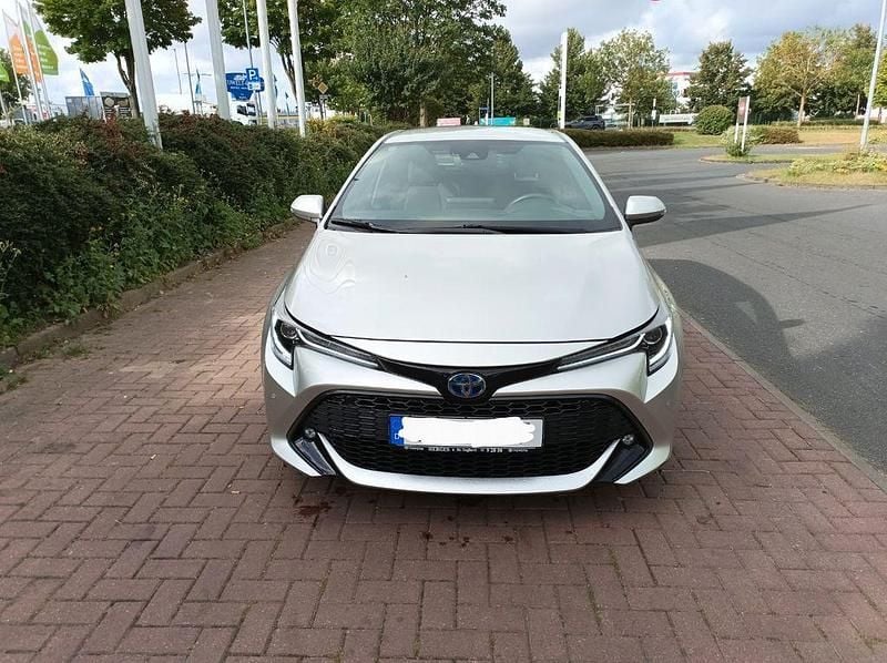 Silber Gebraucht 2021 Toyota Corolla Comfort Limousine | 18.500 € (Superpreis) - Bild 1/4