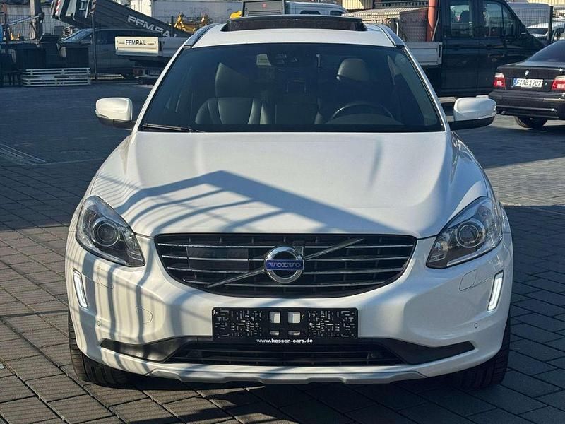 Gebraucht Volvo XC60 Summum 190 PS (139 kW) 2016 Chrystal white SUV