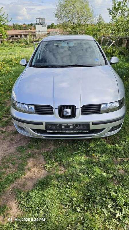 Silber Gebraucht 2003 Seat Leon Limousine | 500 € (Superpreis) - Bild 1/4