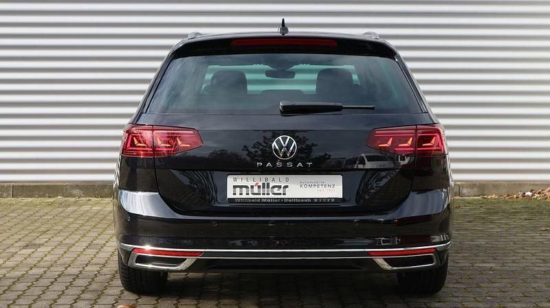 Gebraucht VW Passat Elegance 150 PS (110 kW) 2024 Deep black perleffekt Kombi