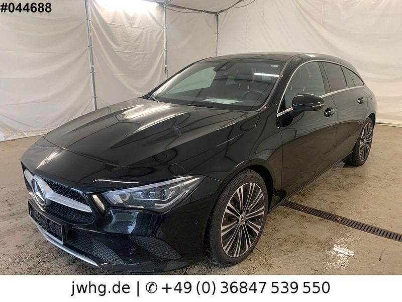 Nachtschwarz Gebraucht 2020 Mercedes CLA180 Shooting Brake Kombi | 22.450 € (Guter Preis) - Bild 1/4