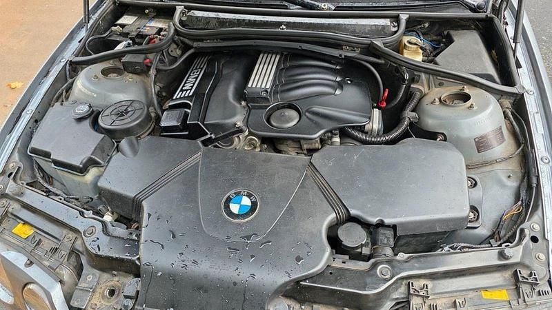 Second-hand BMW 318 143 CP (105 kW) 2003 Gri Berlinǎ