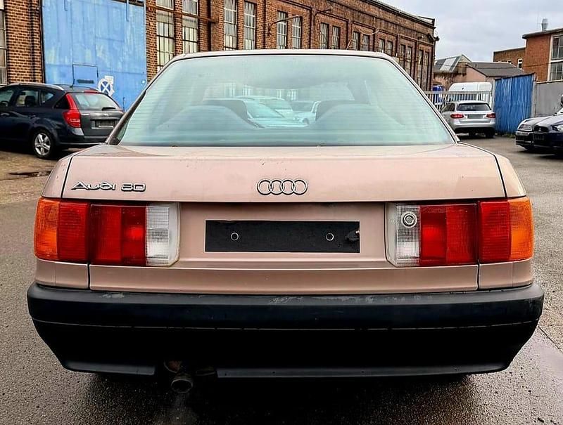 Second-hand Audi 80 75 CP (55 kW) 1987 Maro Berlinǎ