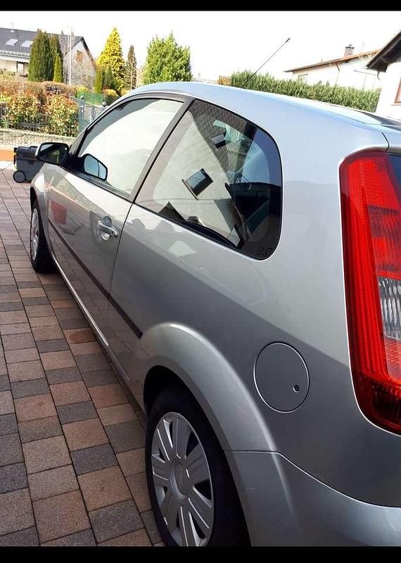 Gebraucht Ford Courier 68 PS (50 kW) 2005 Van / Kleinbus