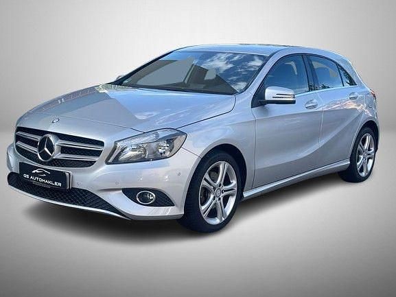 Silber Gebraucht 2015 Mercedes A180 Limousine | 13.700 € (Guter Preis) - Bild 1/4