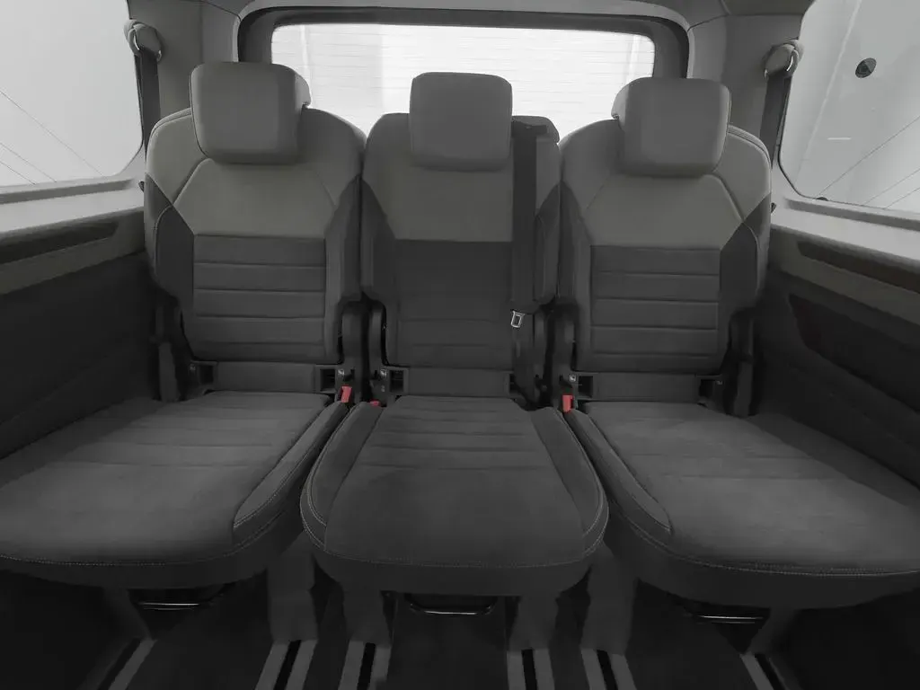 Używany VW T7 Style 150 KM (110 kW) 2025 Czarny Van