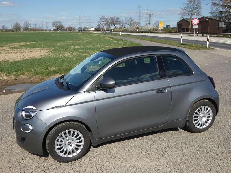 Grau Gebraucht 2022 Fiat 500e Icon Cabrio | 21.900 € (Guter Preis) - Bild 1/4