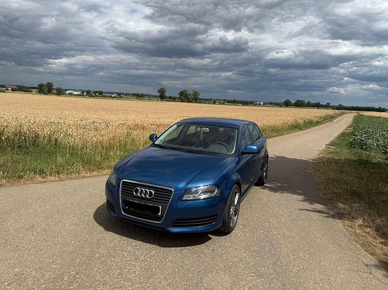 Gebraucht Audi A3 Attraction 125 PS (91 kW) 2010 Blau Kleinwagen