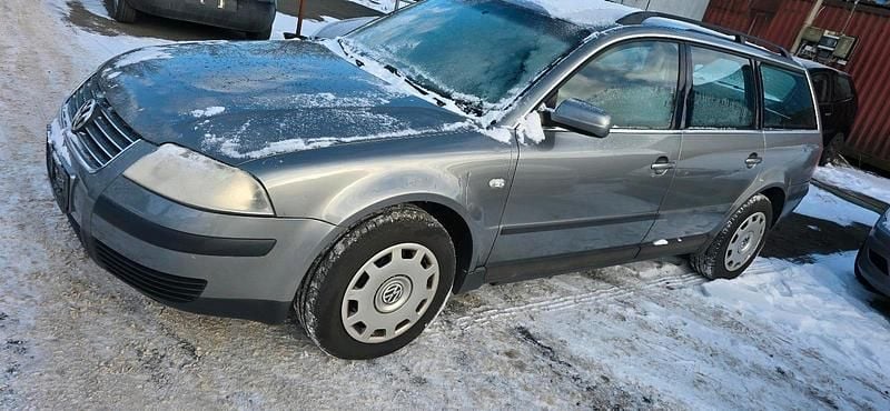 Grau Gebraucht 2001 VW Passat Kombi | 499 € (Superpreis) - Bild 1/4