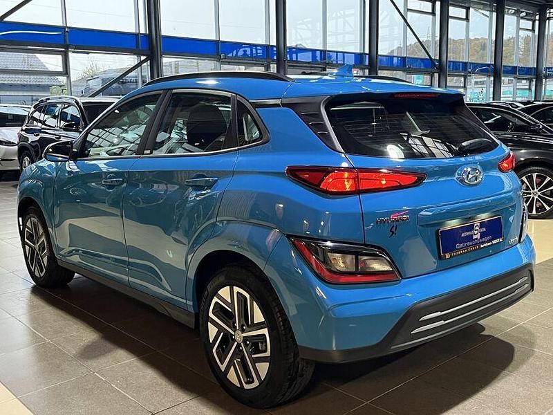 Gebraucht Hyundai Kona 100 kW (136 PS) 2021 Blau SUV
