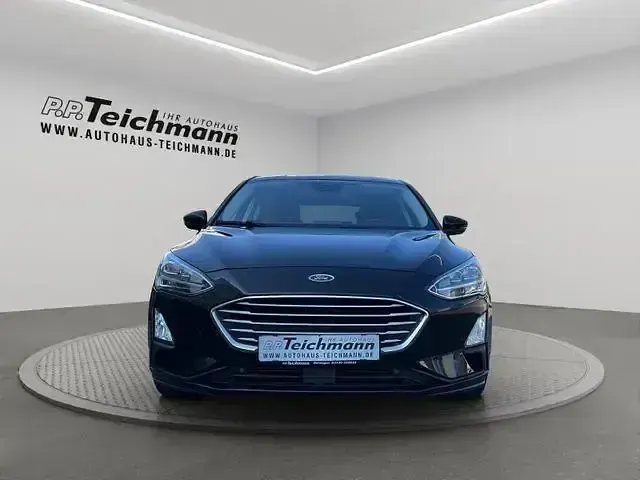 Używany Ford Focus Cool & Connect 125 KM (91 kW) 2018 Czarny Sedan/Limuzyna