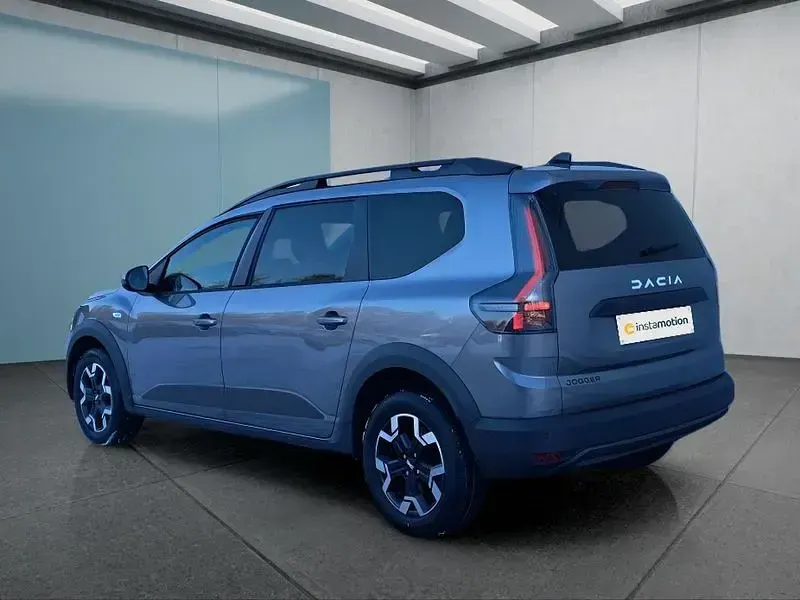 Neu Dacia Jogger 110 PS (80 kW) 2026 Grau Van / Kleinbus