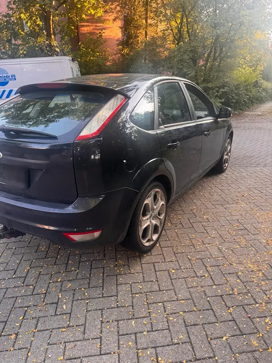 Gebraucht Ford Focus Ghia 125 PS (91 kW) 2009 Schwarz Limousine