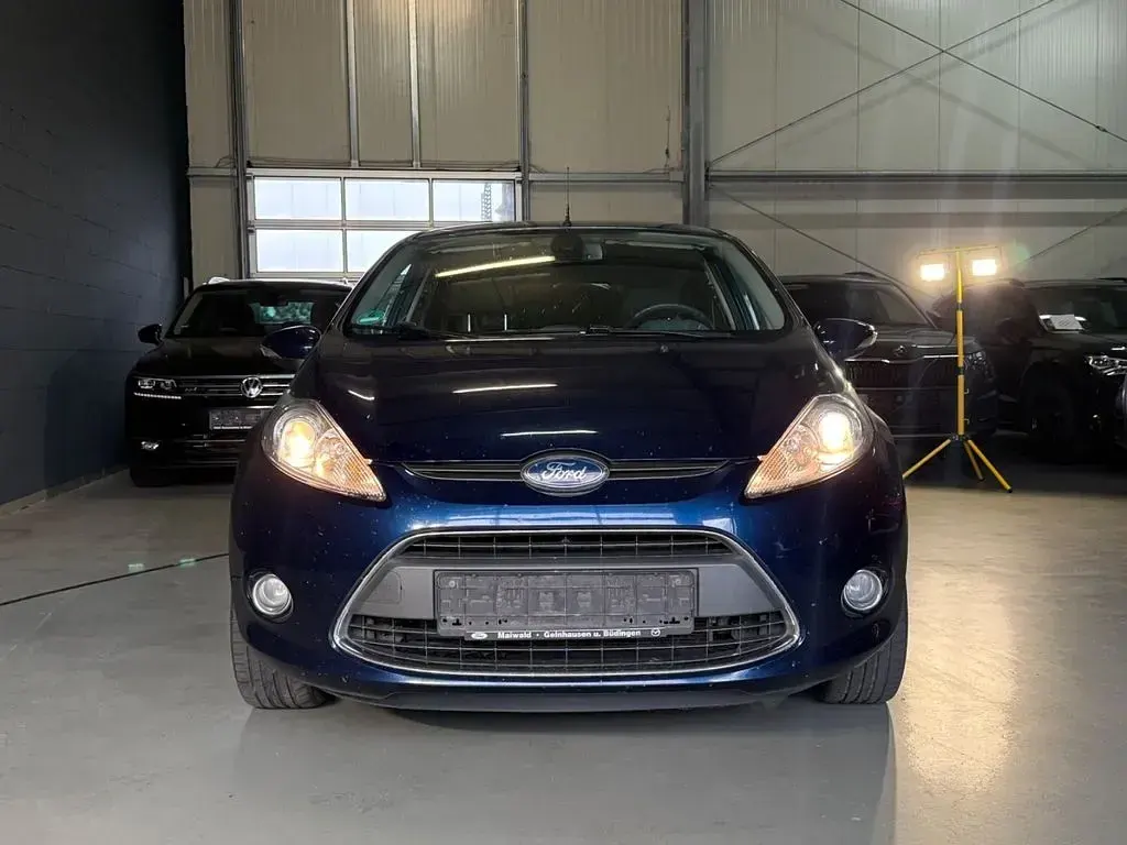 Gebraucht Ford Fiesta Titanium 97 PS (71 kW) 2011 Blau Limousine