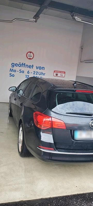 Gebraucht Opel Astra 131 PS (96 kW) 2013 Kombi