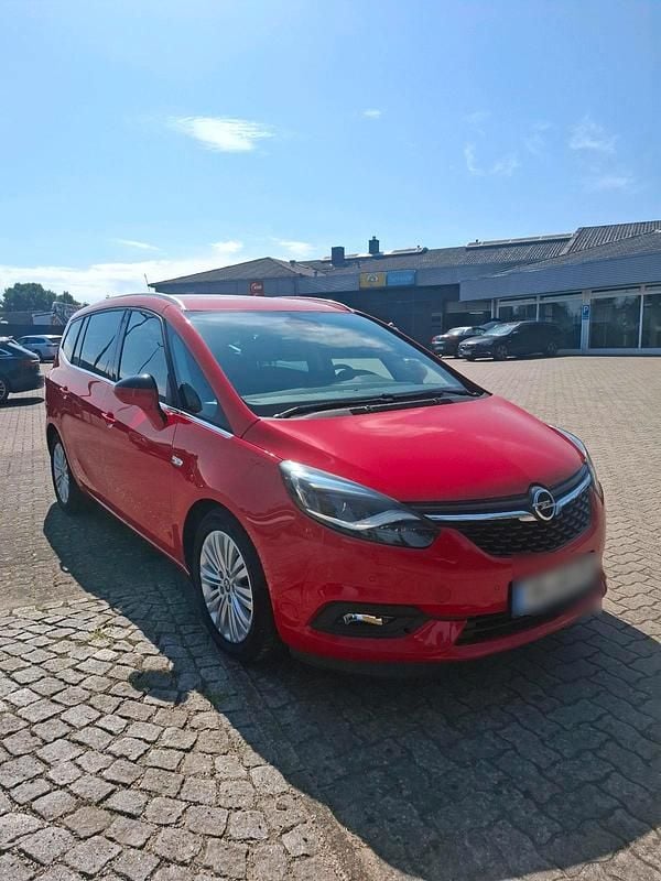 Rot Gebraucht 2018 Opel Zafira Tourer Business Innovation Van / Kleinbus | 10.980 € (Etwas zu teuer) - Bild 1/4
