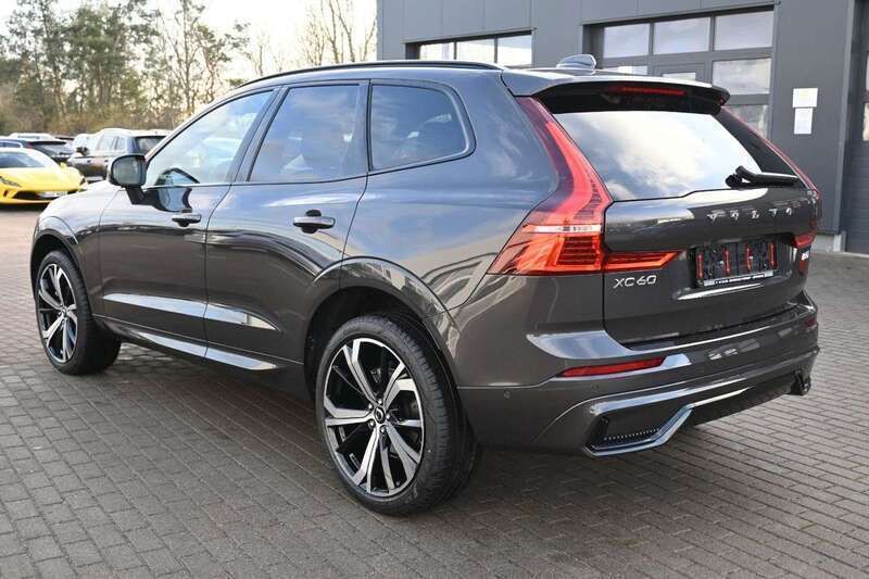 Gebraucht Volvo XC60 Plus 250 PS (183 kW) 2024 Grau SUV