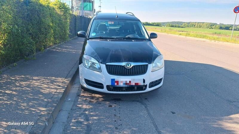 Schwarz Gebraucht 2009 Skoda Roomster Kombi | 1.500 € (Superpreis) - Bild 1/4