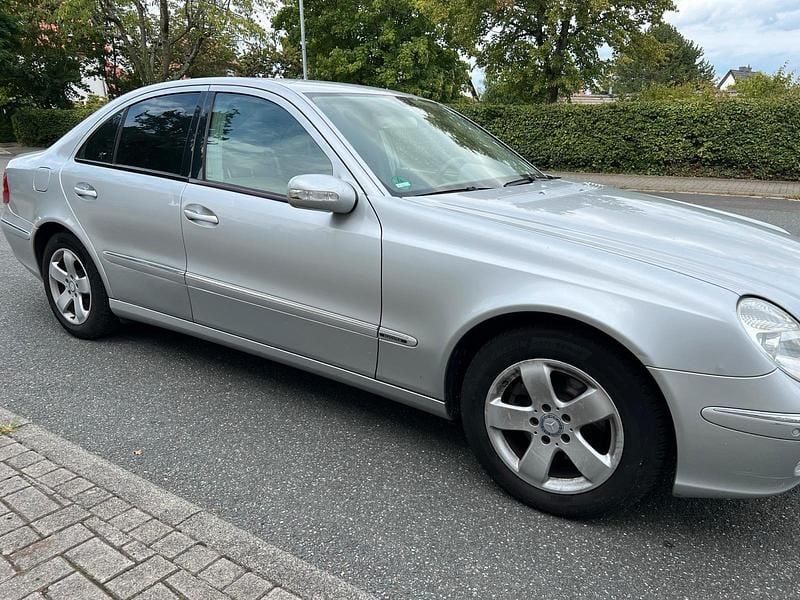 Second-hand Mercedes E270 170 CP (125 kW) 2003 Berlinǎ