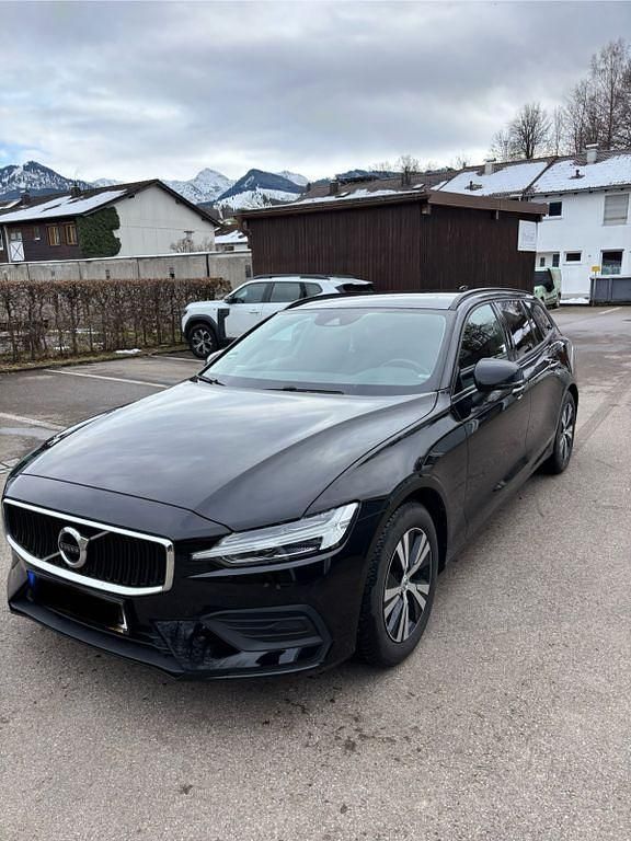 Gebraucht Volvo V60 150 PS (110 kW) 2018 Schwarz Kombi