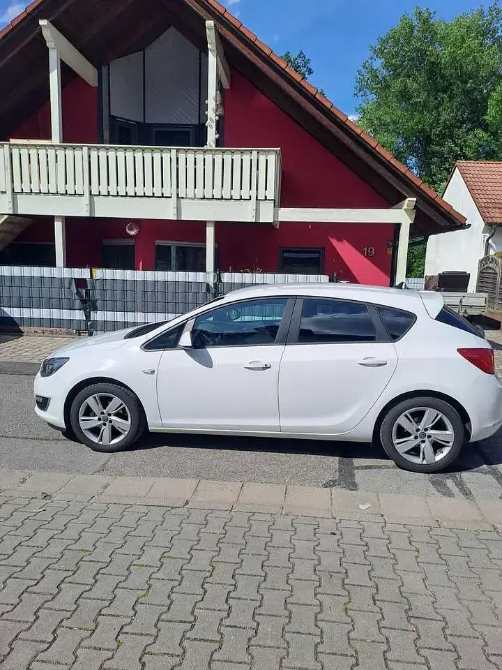 Gebraucht Opel Astra S 120 PS (88 kW) 2015 Weiß Limousine