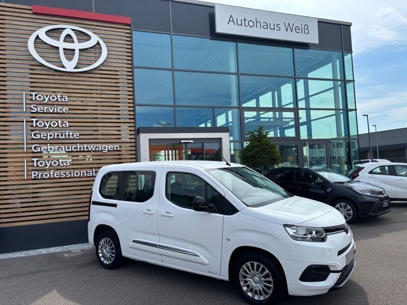 Weiß Gebraucht 2022 Toyota Proace Verso City Kombi | 18.880 € (Fairer Preis) - Bild 1/4