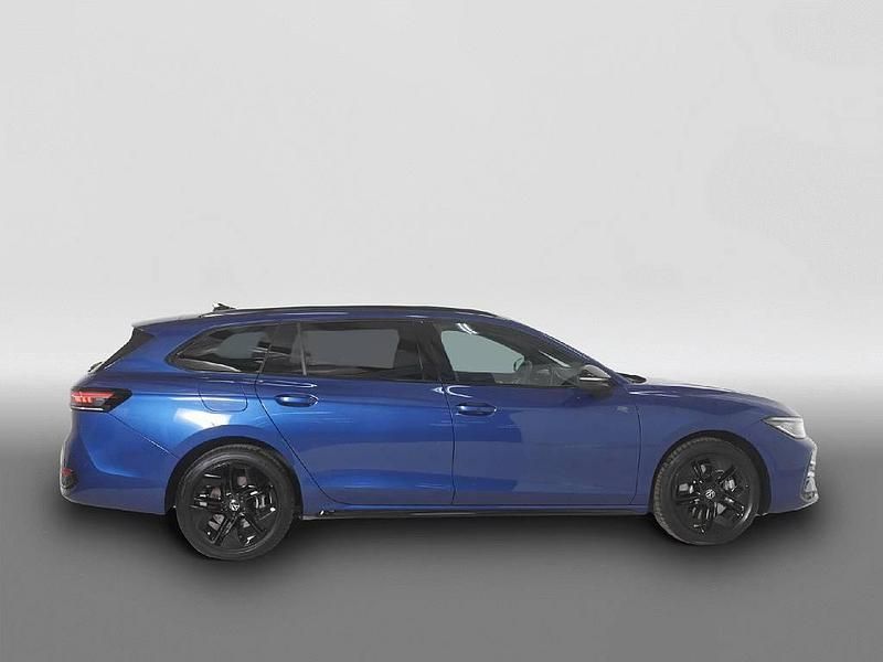 Gebraucht VW Passat Style 272 PS (200 kW) 2025 Blau Kombi