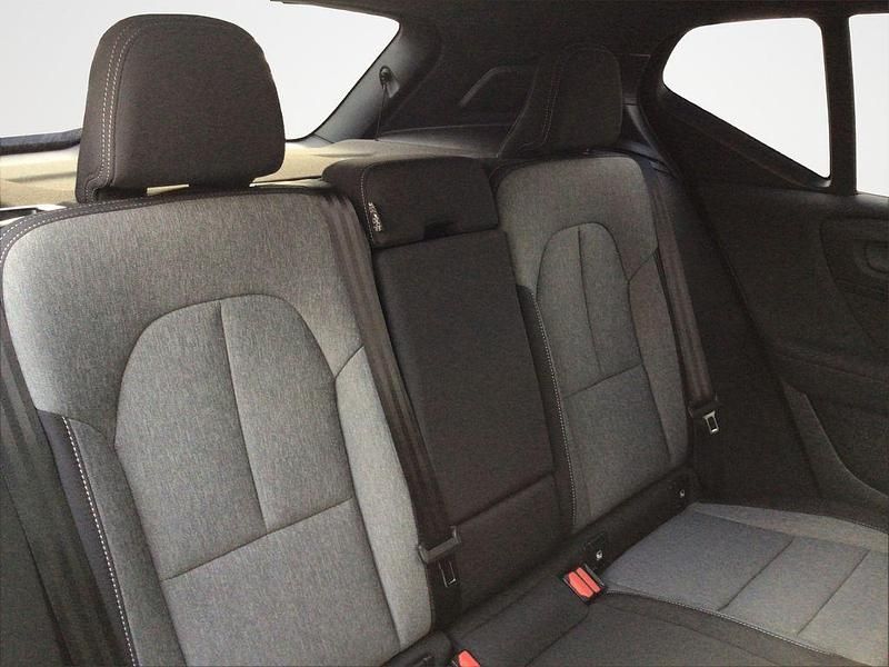 Gebraucht Volvo XC40 Core 197 PS (144 kW) 2024 Fjord blue SUV