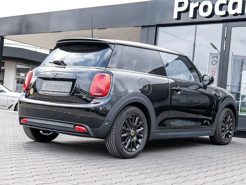 Second-hand Mini Cooper SE 135 kW (184 CP) 2023 Negru Hatchback