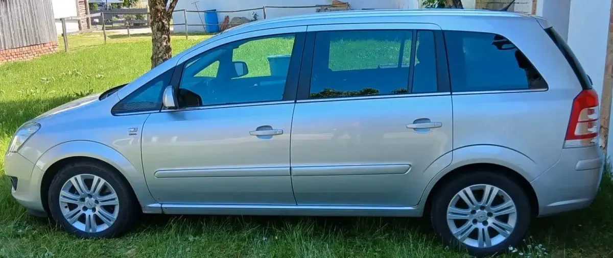 Gebraucht Opel Zafira Family 125 PS (91 kW) 2012 Silber Van / Kleinbus