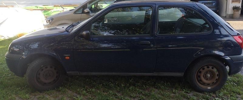 Blau Gebraucht 2001 Ford Fiesta Kleinwagen | 1.300 € (Fairer Preis) - Bild 1/4