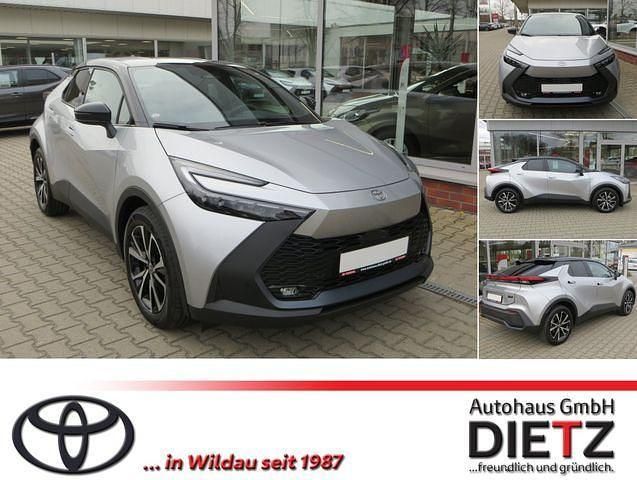 Silver metallic (1l0)/ black ( Neu 2025 Toyota C-HR Team SUV | 36.990 € (Guter Preis) - Bild 1/4