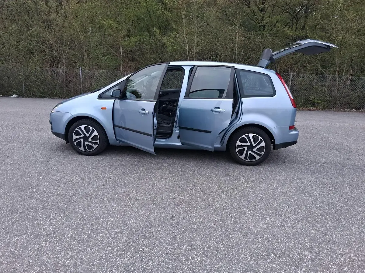 Second-hand Ford Focus 145 CP (106 kW) 2005 Albastru Hatchback