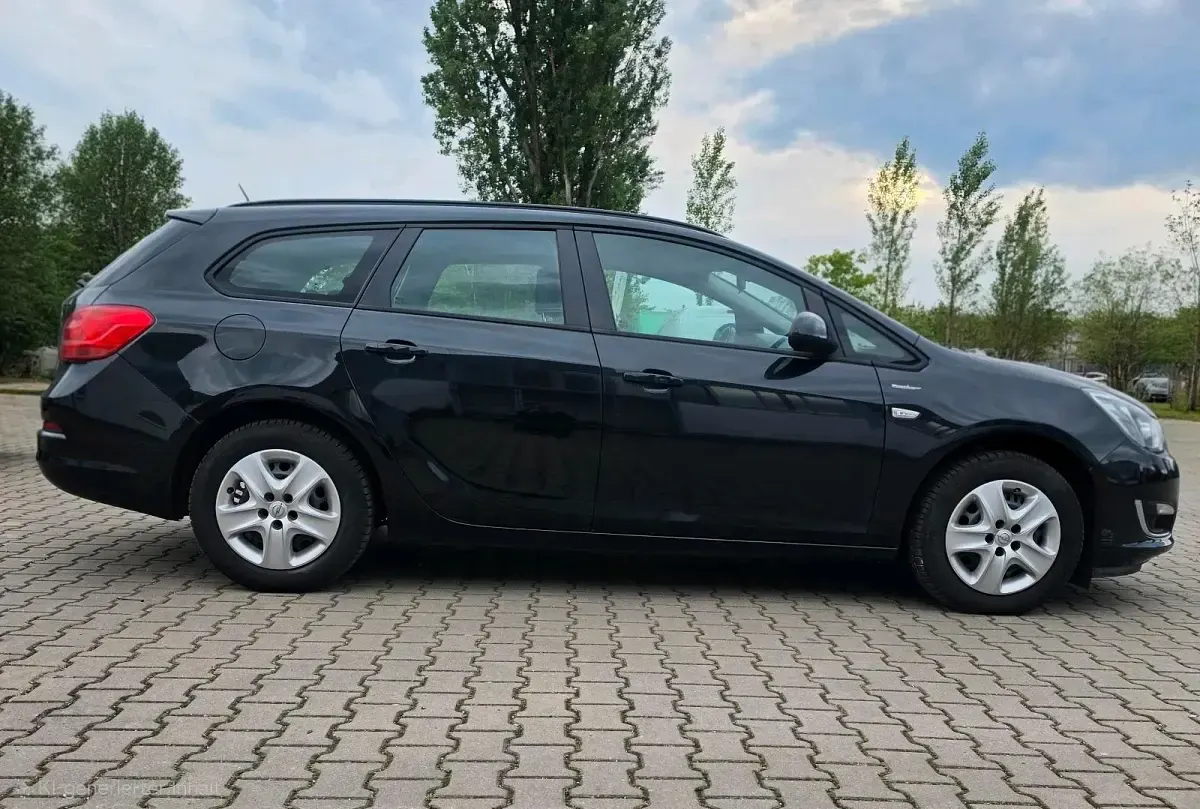 Gebraucht Opel Astra 140 PS (102 kW) 2013 Schwarz Kombi