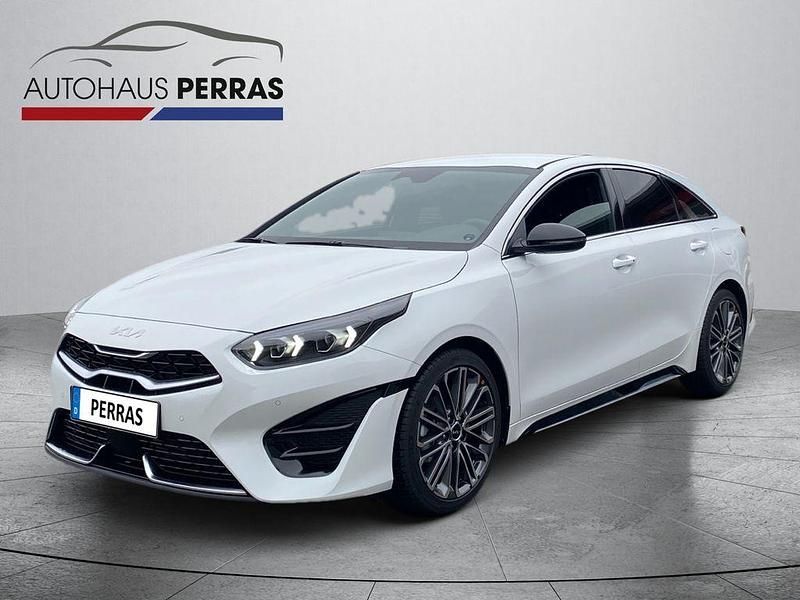 Gebraucht Kia ProCeed 140 PS (102 kW) 2024 Deluxeweiss Kleinwagen