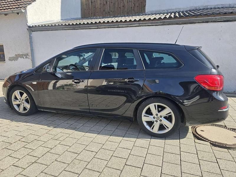 Gebraucht Opel Astra Style 140 PS (102 kW) 2015 Schwarz Kombi